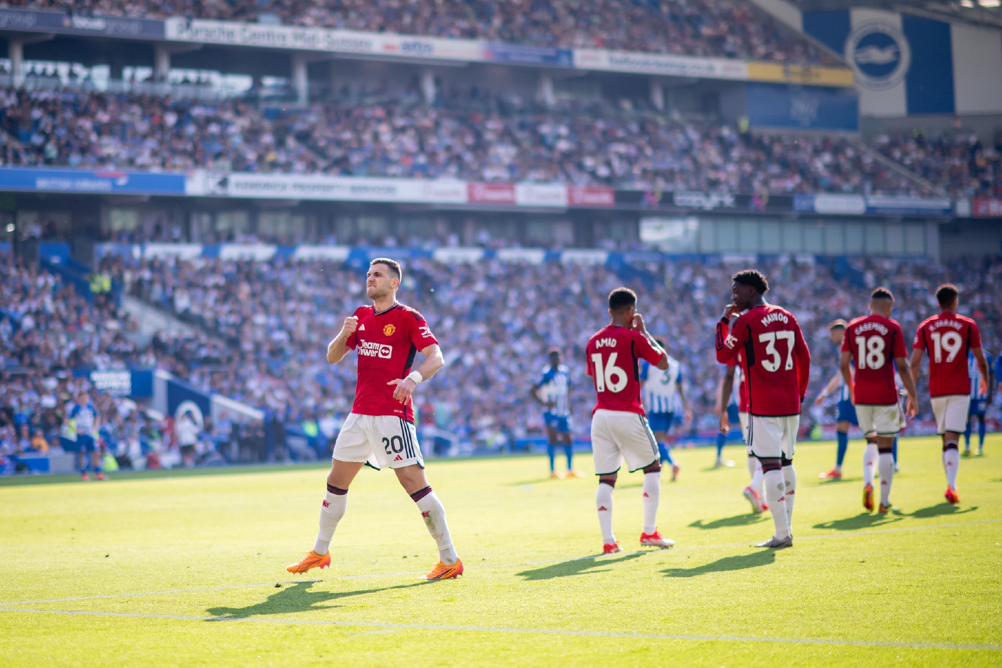 她在采访中 她在采访中